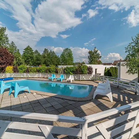 Homes With Pool, Close To The * סיאנוז'טי