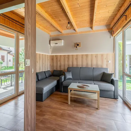 Homes With Pool, Close To The * 시아노제티