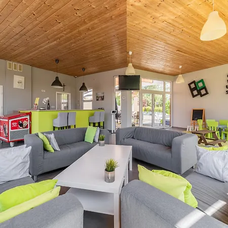 Homes With Pool, Close To The סיאנוז'טי